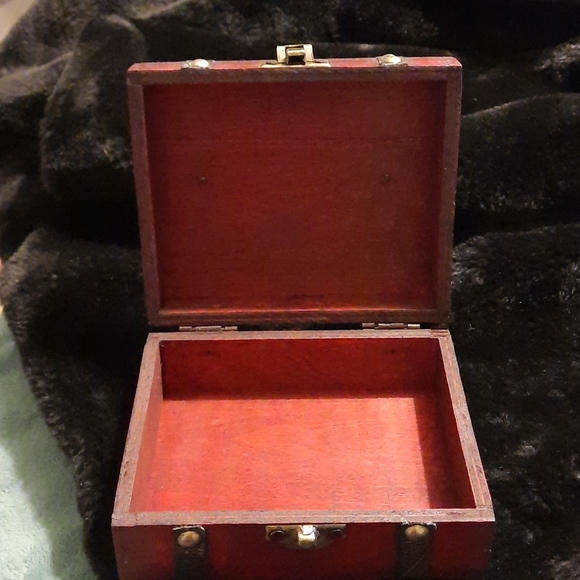 New Teak Eood Trsasure/Jewelry Box with brass - Picture 3 of 3